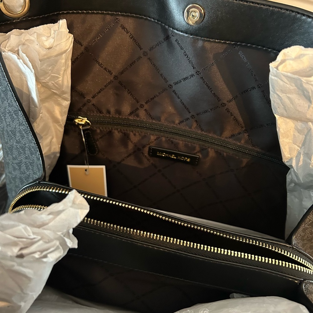 MICHAEL KORS Christina Large Signature Logo Shoulder Bag - Picture 13 of 16